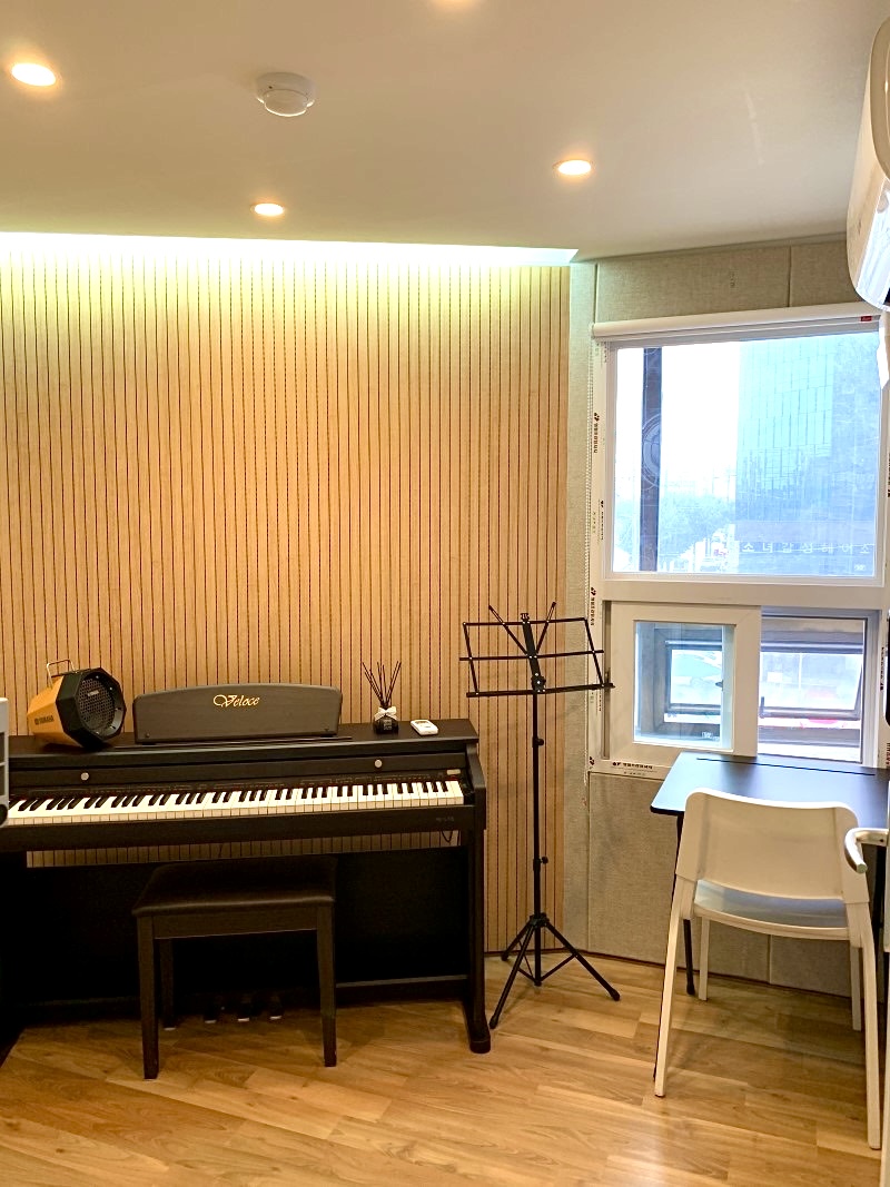 PRACTICE ROOM